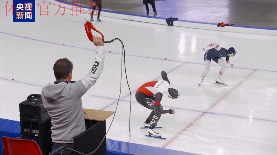 冬奥会冰球测试赛在米兰进行 冬奥会冰球测试赛在米兰进行